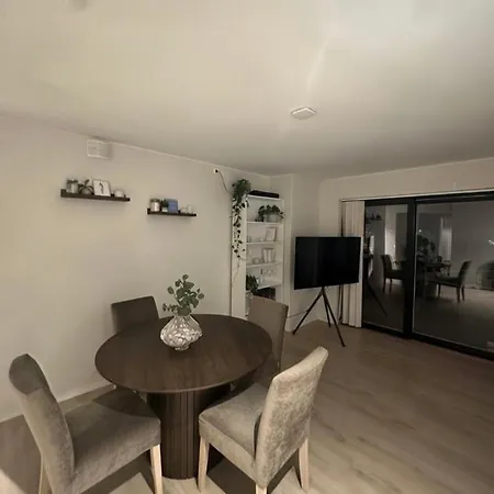 Stor Og Moderne Ved Rastolen Bybanestopp * Bergen