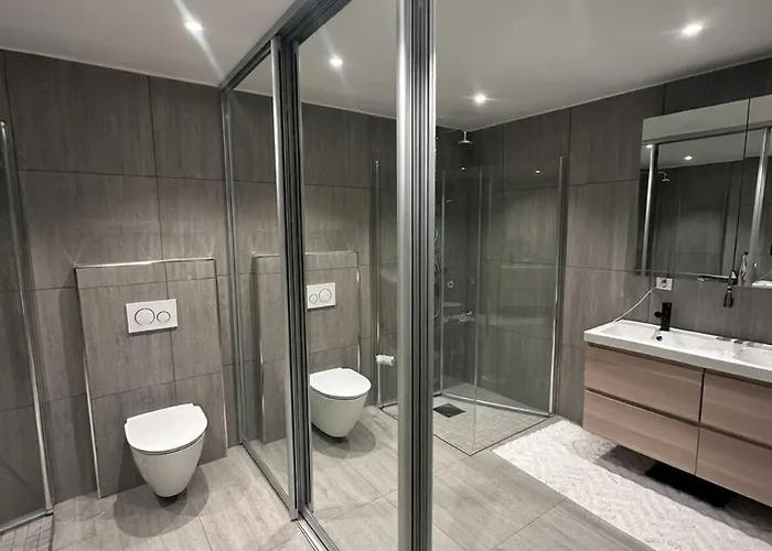 Stor Og Moderne Ved Rastolen Bybanestopp * 卑爾根